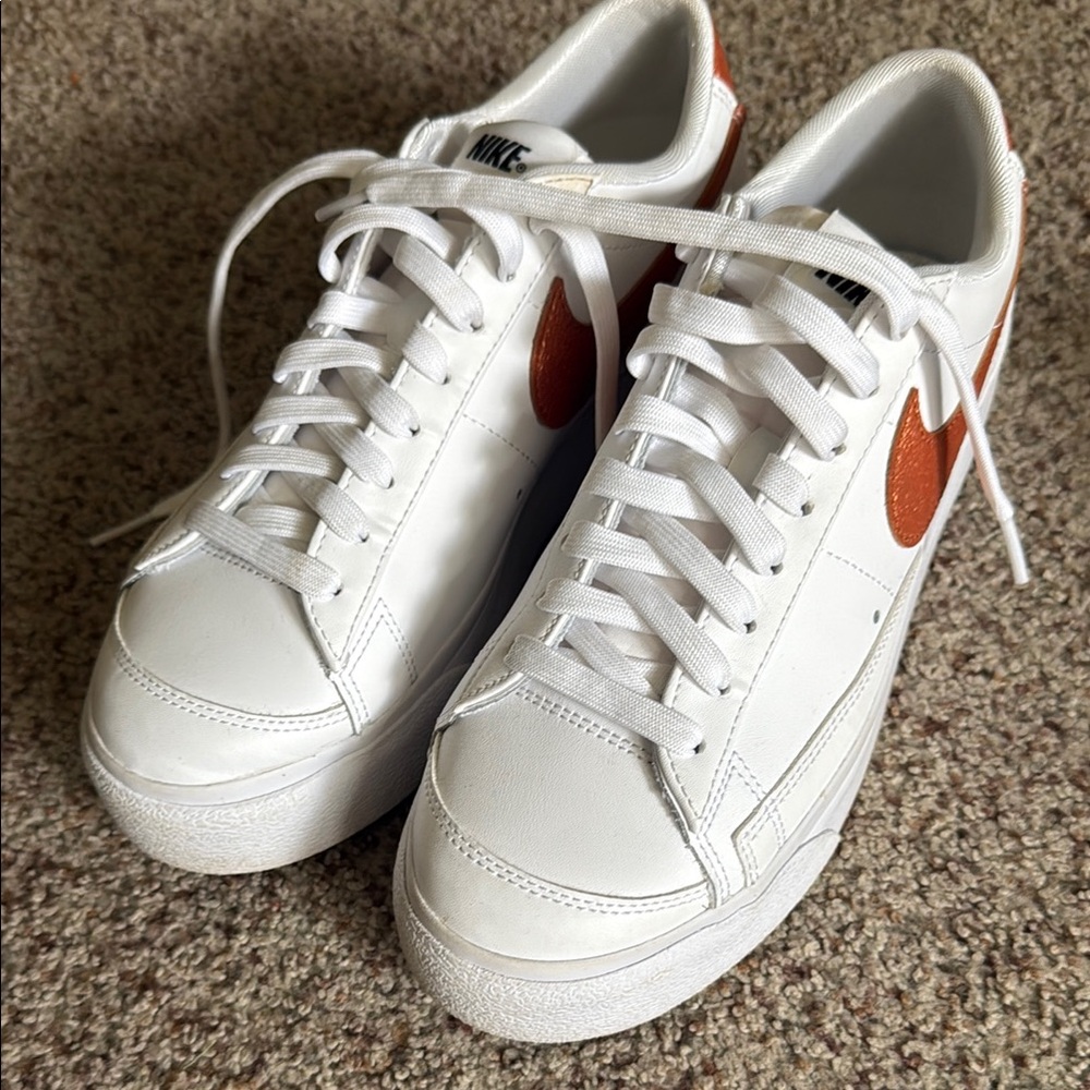 Nike Classic White and bronze Low-Tops